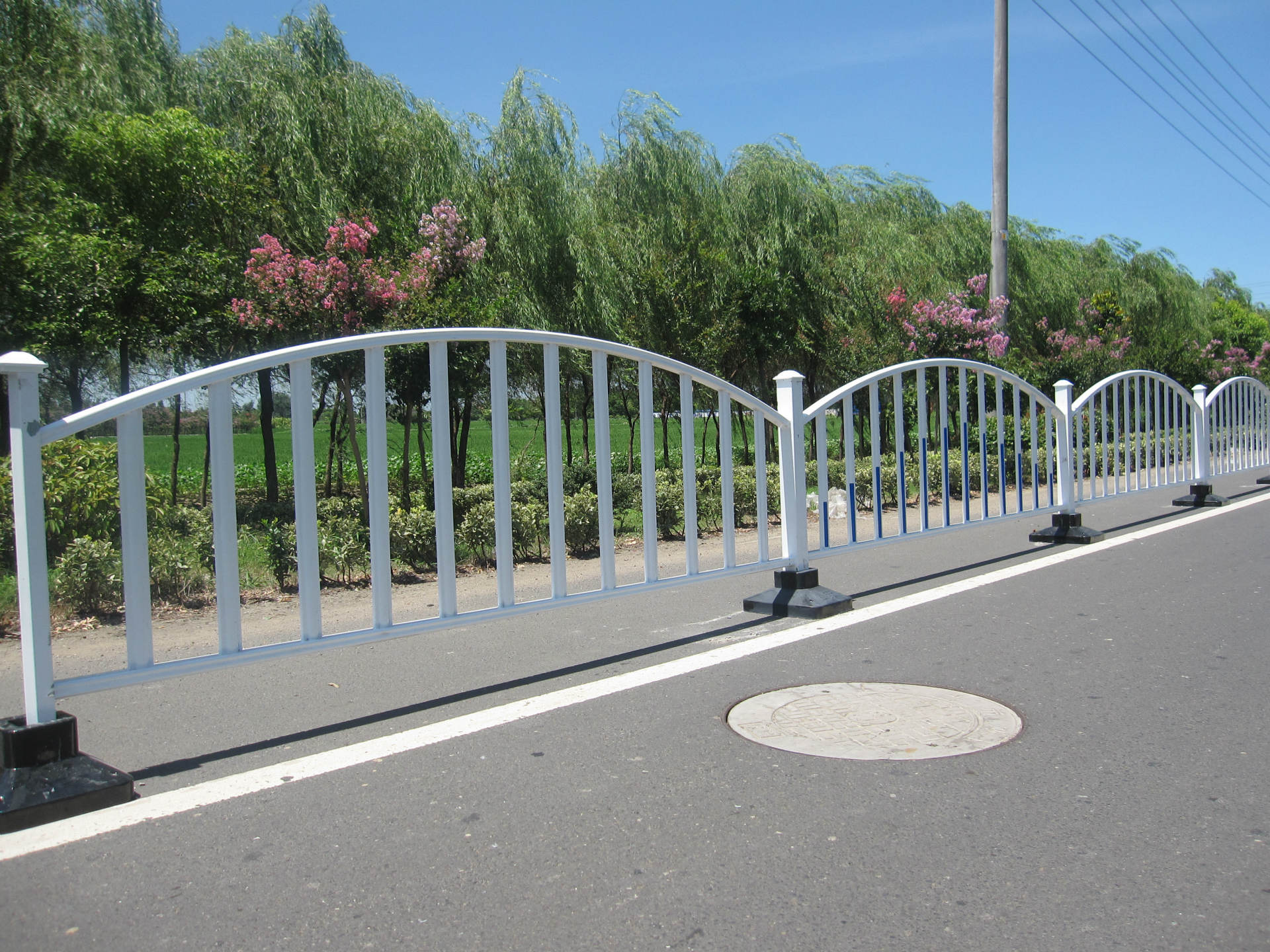 宁波道路护栏多少钱一米？